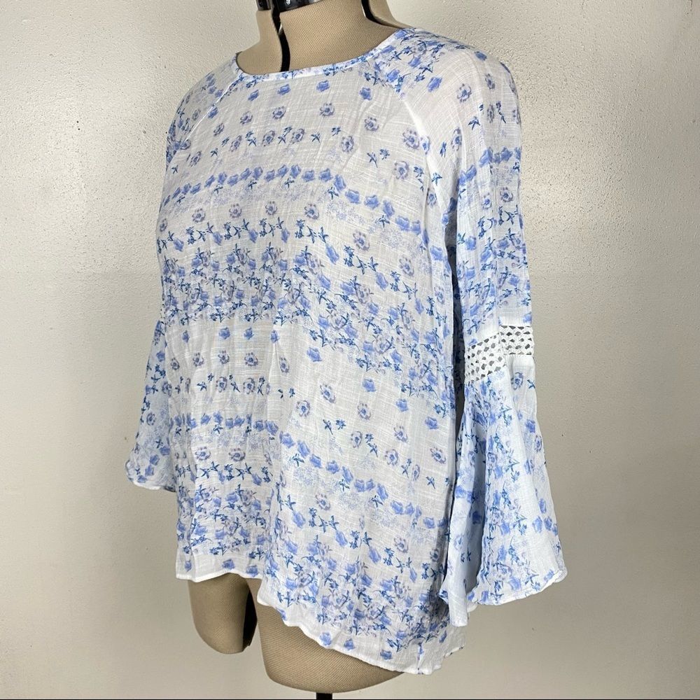 Large (approximate Size No Brand) Rayon Polyester Floral Light Blue Crochet